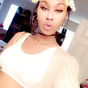 Meet your Posher, Chloe'